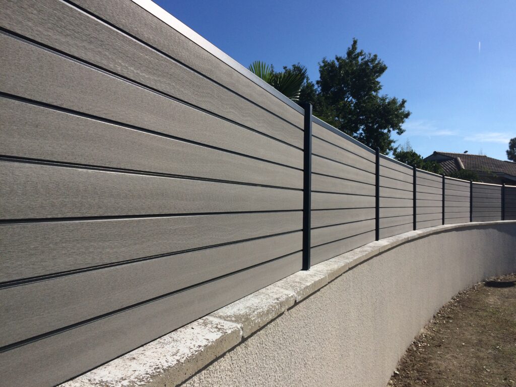 Clôture bois composite gris anthracite