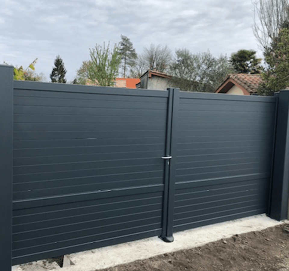 Portail pivotant en aluminium